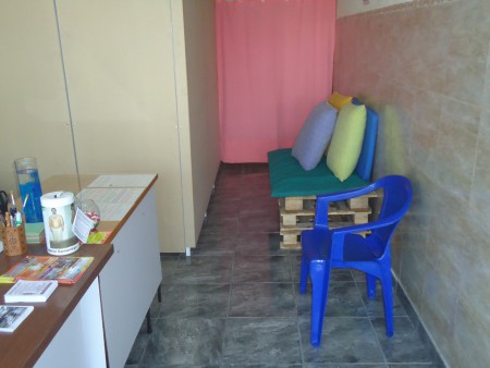 El mostrador y un lugar de descanso...